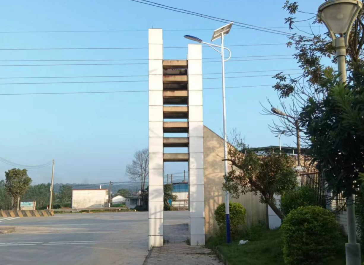 廣東清遠(yuǎn)佛岡縣逕頭鎮(zhèn)11個(gè)村居鄉(xiāng)道安裝太陽(yáng)能路燈照亮村民出行路---豐朗光電