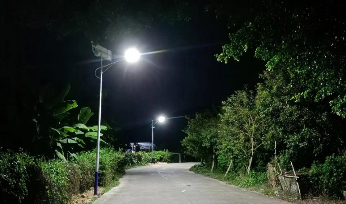 廣東江門鶴山市雅瑤鎮(zhèn)實(shí)現(xiàn)道路亮化全覆蓋---豐朗光電