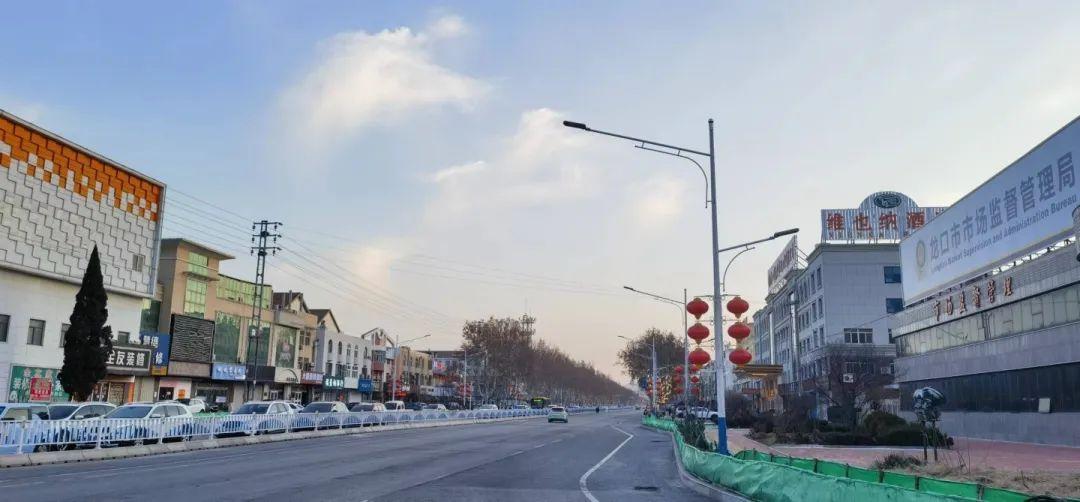 山東煙臺龍口市智慧路燈照亮市民夜行路-豐朗光電